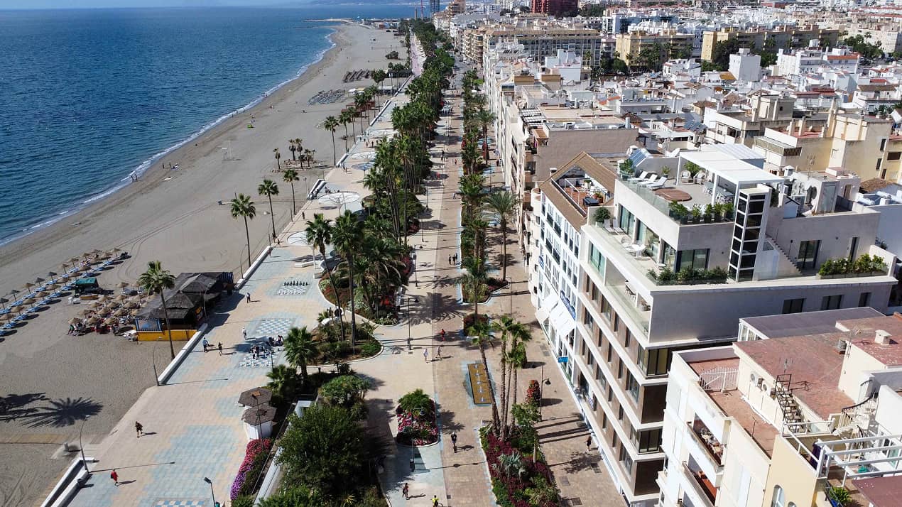 Avenida de España, tramo entre la Avenida Juan Carlos I y la calle Delfín, Estepona