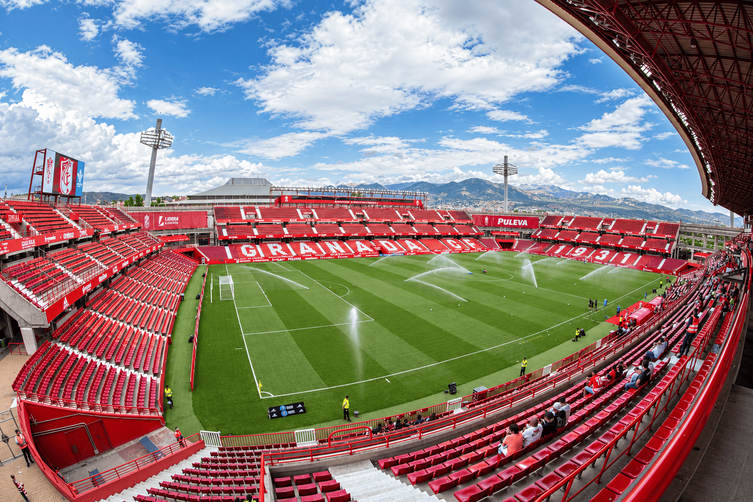 Vista interior del estadio nuevo Los Carmenes de Granada