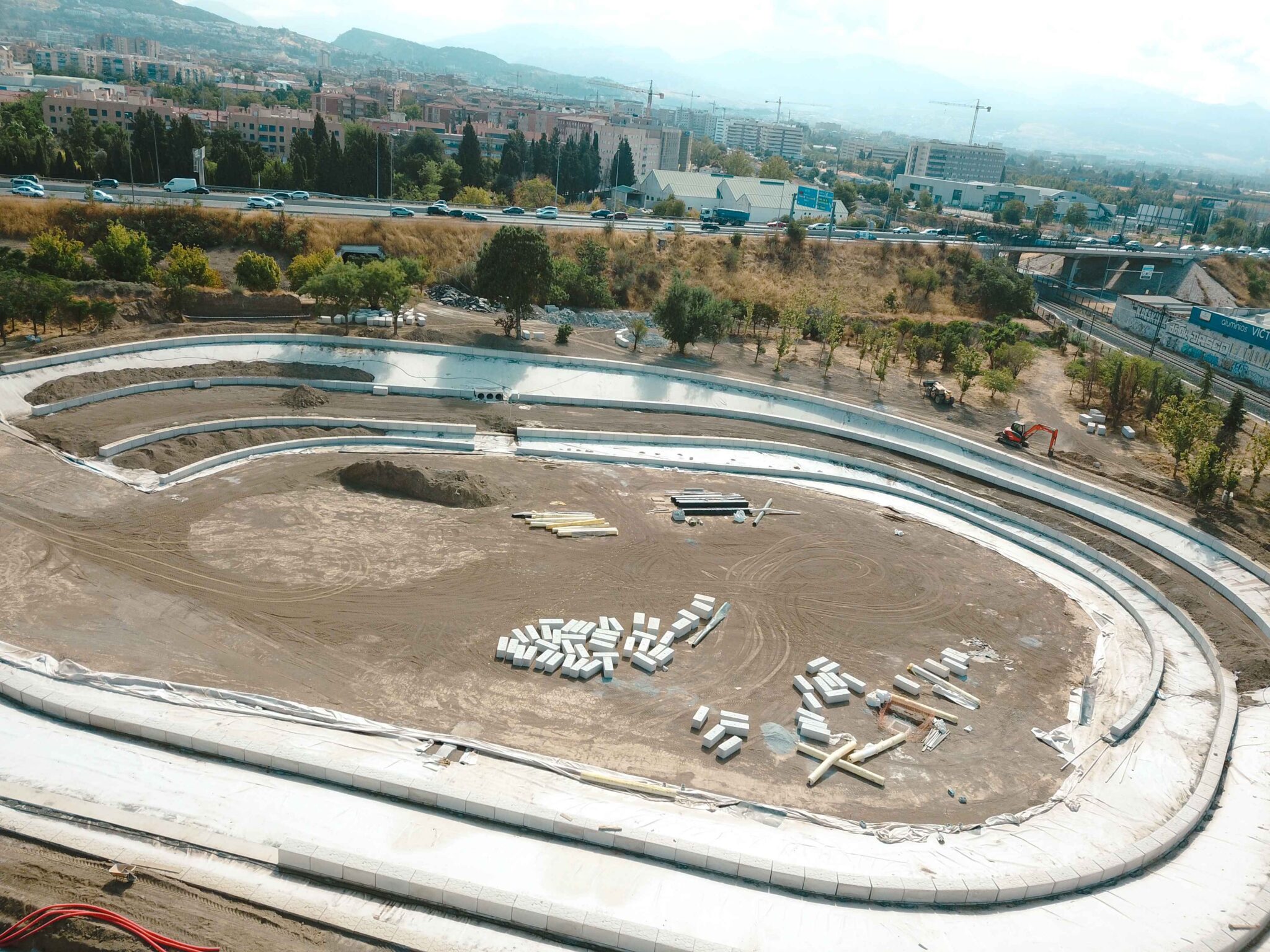 Infraestructura hidráulica y urbanización en el Parque de Inundación SG EL-06 en Granada